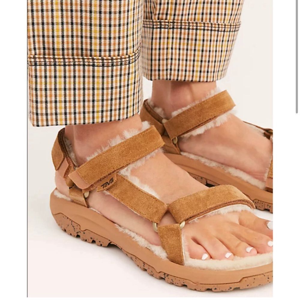 TEVA — Hurricane Ugg Shearling Suede Tan // Size 9